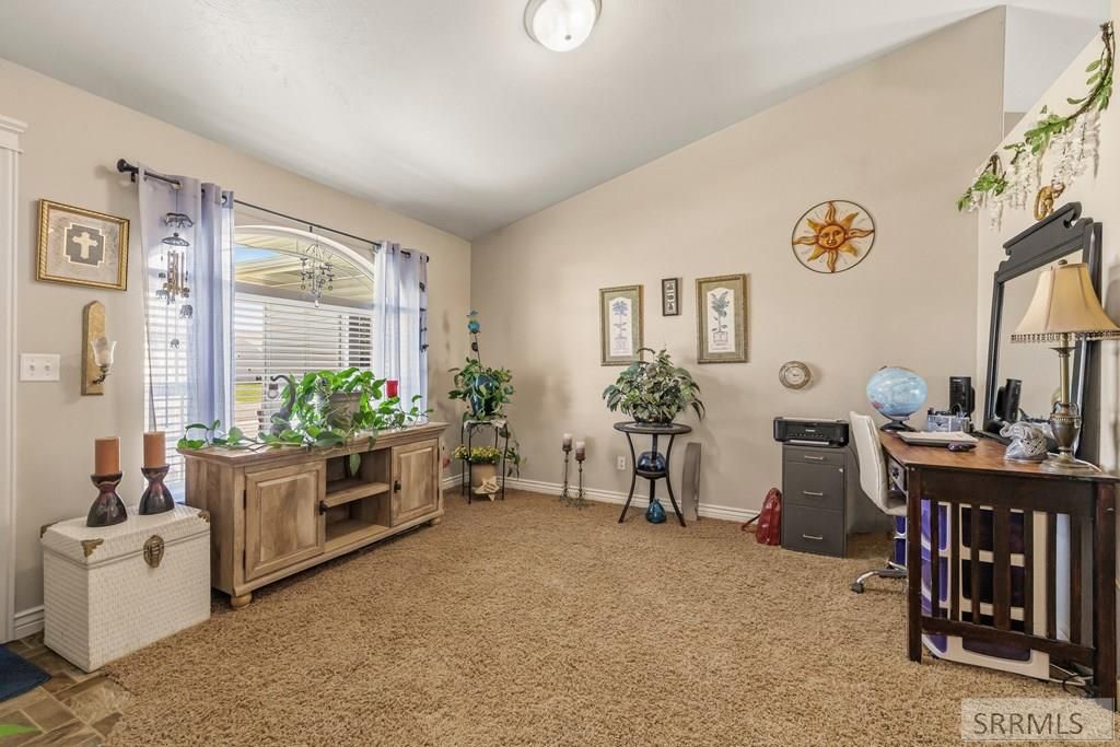 Image 7 of property listing at 4094 Mathews Drive, Ammon, ID 83406