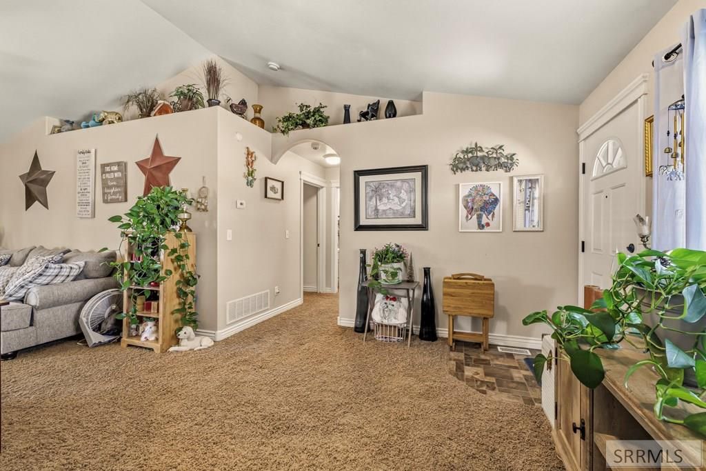 Image 9 of property listing at 4094 Mathews Drive, Ammon, ID 83406
