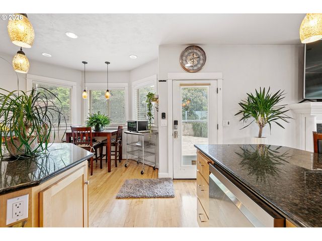 3147 TANNER PARK Dr, Eugene, OR 97405