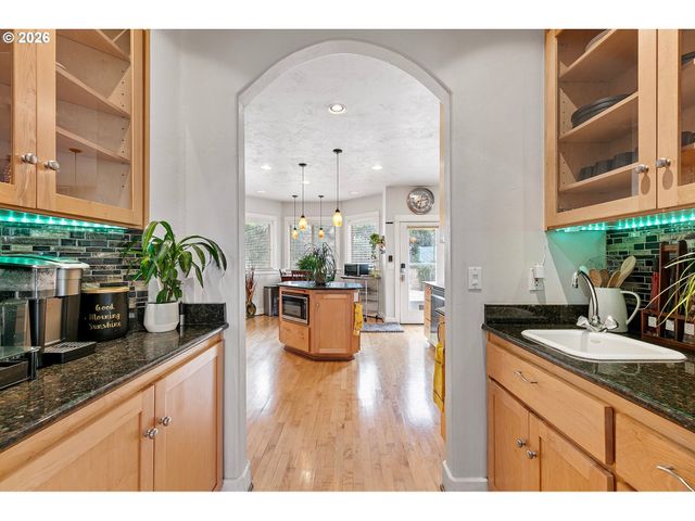 3147 TANNER PARK Dr, Eugene, OR 97405