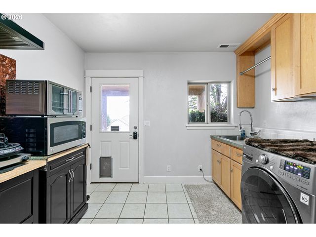 3147 TANNER PARK Dr, Eugene, OR 97405