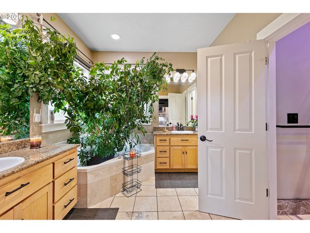 3147 TANNER PARK Dr, Eugene, OR 97405