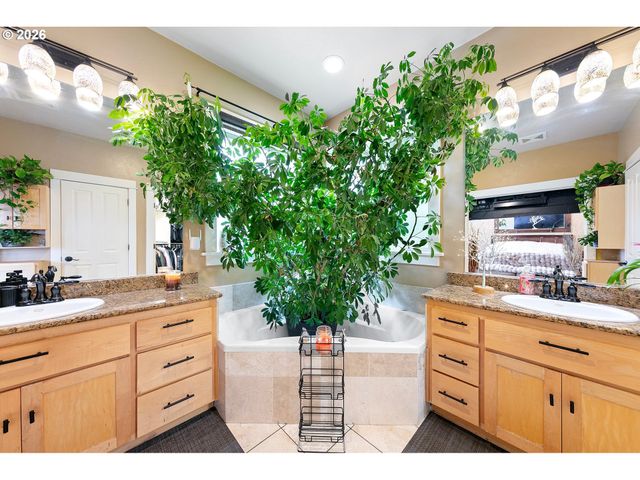 3147 TANNER PARK Dr, Eugene, OR 97405