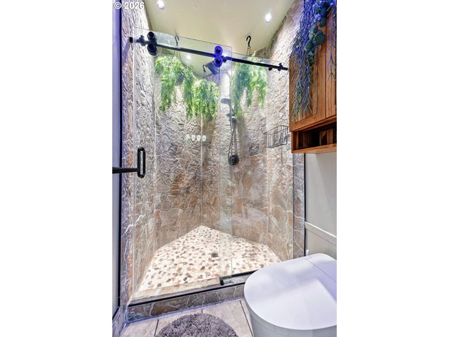 3147 TANNER PARK Dr, Eugene, OR 97405