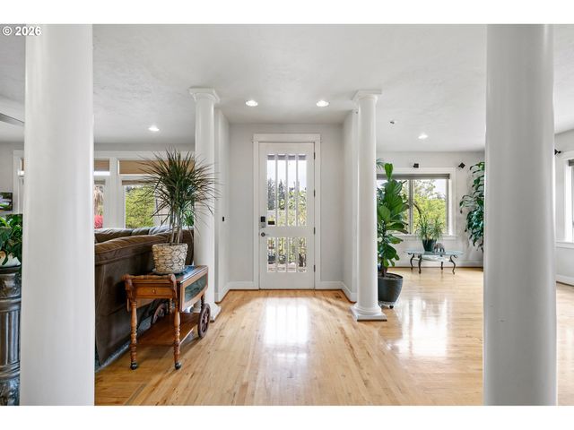 3147 TANNER PARK Dr, Eugene, OR 97405