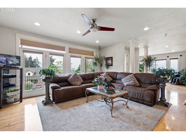 3147 TANNER PARK Dr, Eugene, OR 97405