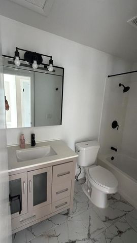 47 SE 13th Street 2, Dania Beach, FL 33004