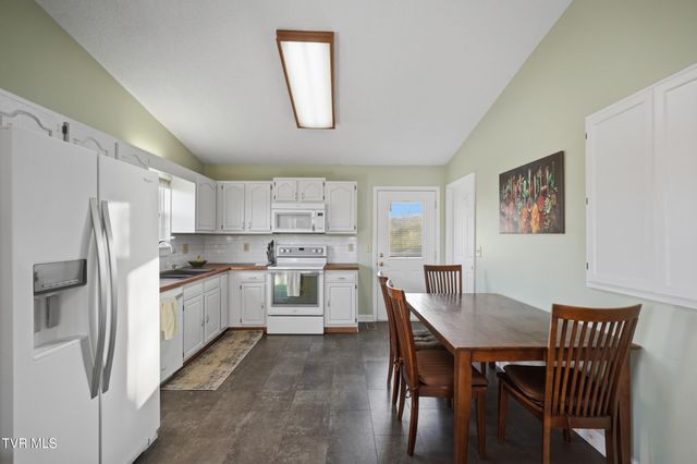 1022 Justus Drive, Johnson City, TN 37604