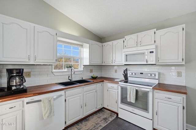 1022 Justus Drive, Johnson City, TN 37604