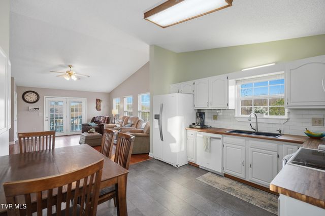 1022 Justus Drive, Johnson City, TN 37604