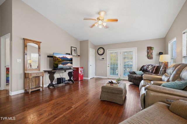 1022 Justus Drive, Johnson City, TN 37604