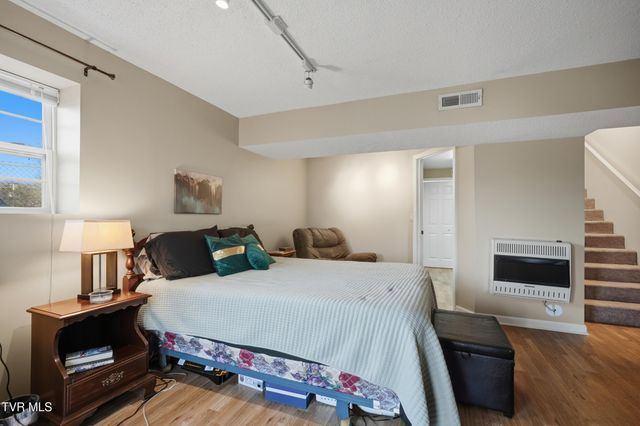 1022 Justus Drive, Johnson City, TN 37604