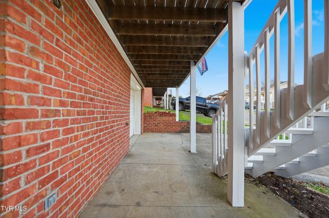 1022 Justus Drive, Johnson City, TN 37604