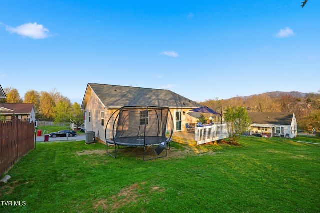 1022 Justus Drive, Johnson City, TN 37604