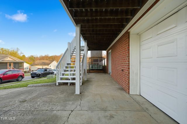 1022 Justus Drive, Johnson City, TN 37604