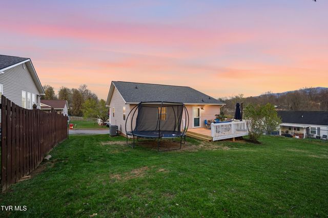 1022 Justus Drive, Johnson City, TN 37604