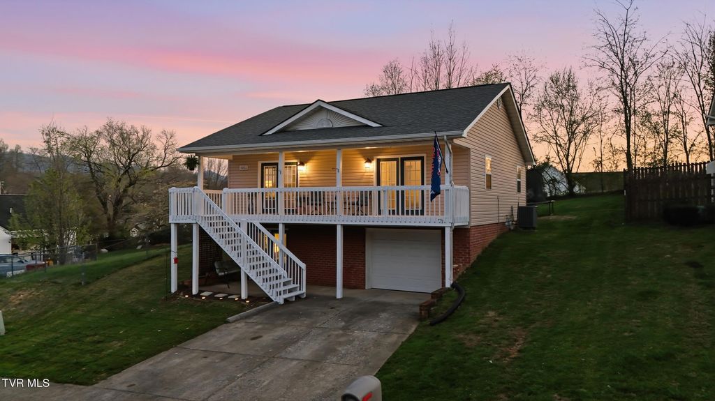 1022 Justus Drive, Johnson City, TN 37604