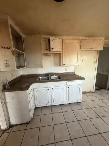 4740 Shackleford Street, Fort Worth, TX 76119