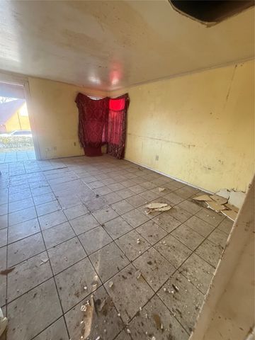 4740 Shackleford Street, Fort Worth, TX 76119