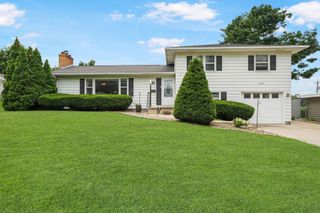 2140 Touchae Street, Waterloo, IA 50702
