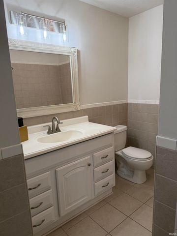 1212 N Bittersweet Lane, Muncie, IN 47304