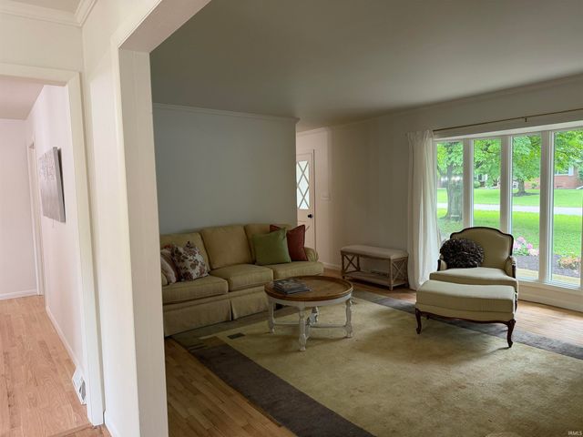 1212 N Bittersweet Lane, Muncie, IN 47304