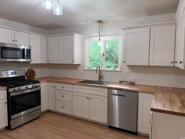 1212 N Bittersweet Lane, Muncie, IN 47304