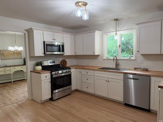 1212 N Bittersweet Lane, Muncie, IN 47304