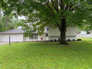 1212 N Bittersweet Lane, Muncie, IN 47304