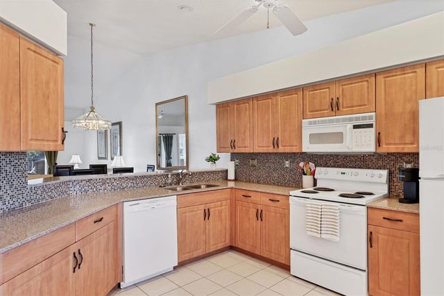 9641 CASTLE POINT DRIVE 1221, Sarasota, FL 34238