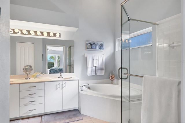 9641 CASTLE POINT DRIVE 1221, Sarasota, FL 34238