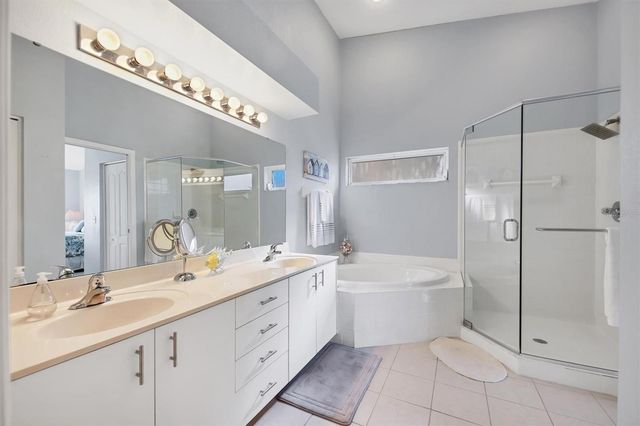 9641 CASTLE POINT DRIVE 1221, Sarasota, FL 34238