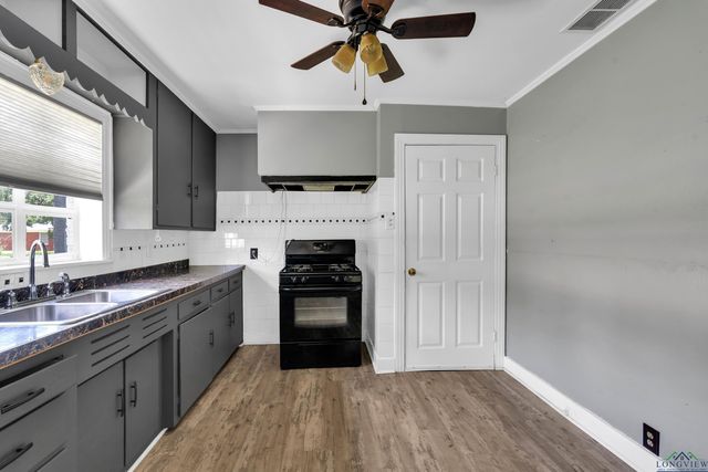 300 Hailey Dr., Longview, TX 75602