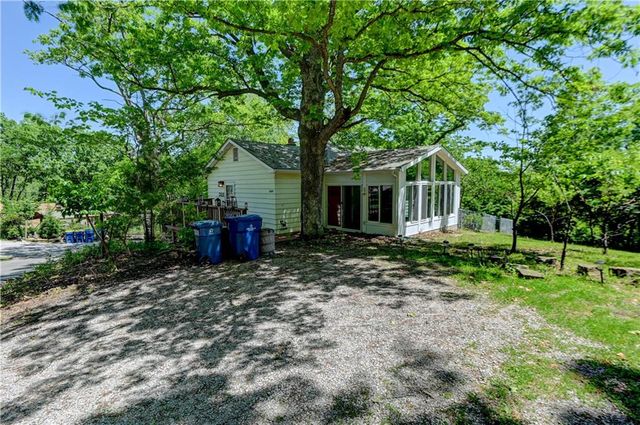 5363 NW Wagon Trail, Houston Lake, MO 64151