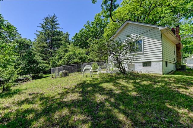 5363 NW Wagon Trail, Houston Lake, MO 64151