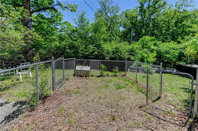 5363 NW Wagon Trail, Houston Lake, MO 64151