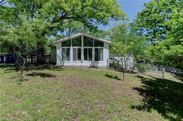 5363 NW Wagon Trail, Houston Lake, MO 64151