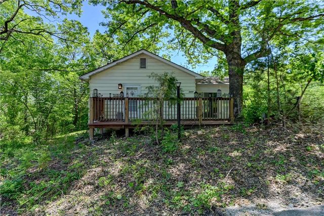 5363 NW Wagon Trail, Houston Lake, MO 64151
