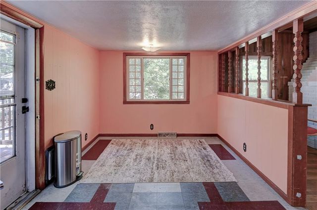 5363 NW Wagon Trail, Houston Lake, MO 64151