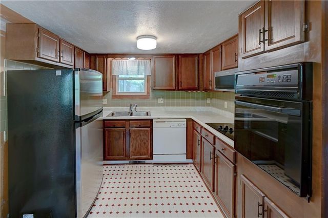 5363 NW Wagon Trail, Houston Lake, MO 64151