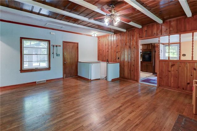 5363 NW Wagon Trail, Houston Lake, MO 64151