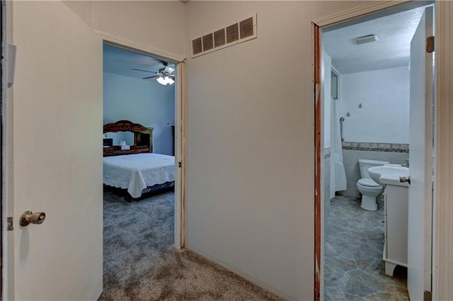 5363 NW Wagon Trail, Houston Lake, MO 64151