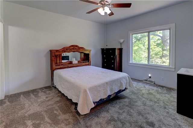 5363 NW Wagon Trail, Houston Lake, MO 64151