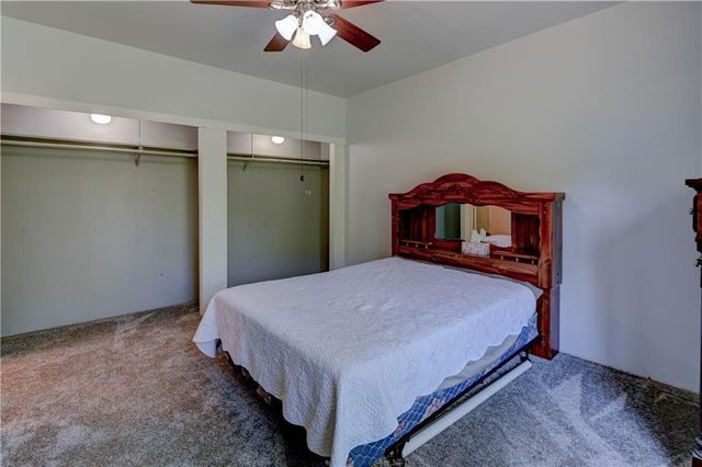 5363 NW Wagon Trail, Houston Lake, MO 64151