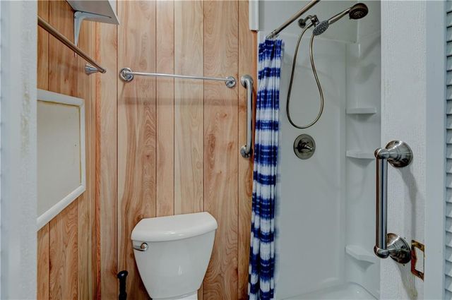 5363 NW Wagon Trail, Houston Lake, MO 64151