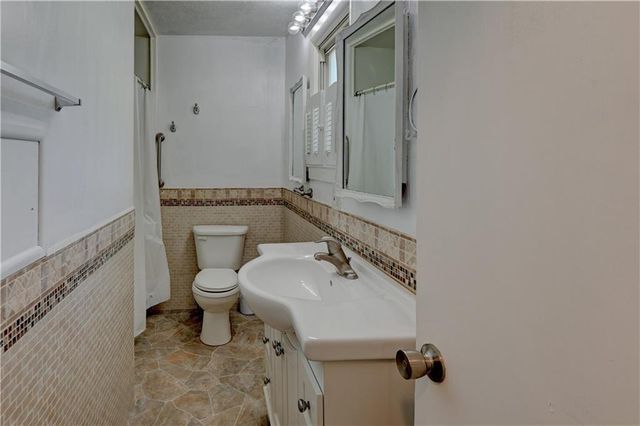 5363 NW Wagon Trail, Houston Lake, MO 64151