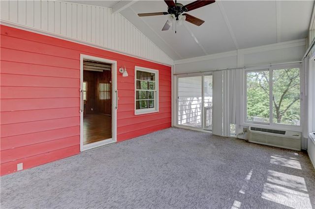 5363 NW Wagon Trail, Houston Lake, MO 64151