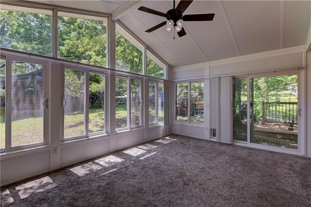 5363 NW Wagon Trail, Houston Lake, MO 64151