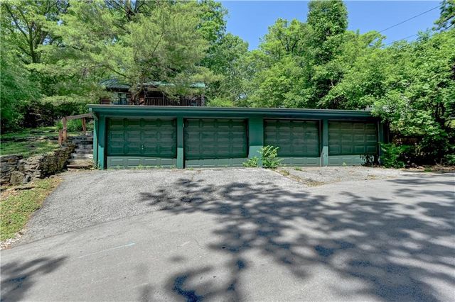 5363 NW Wagon Trail, Houston Lake, MO 64151