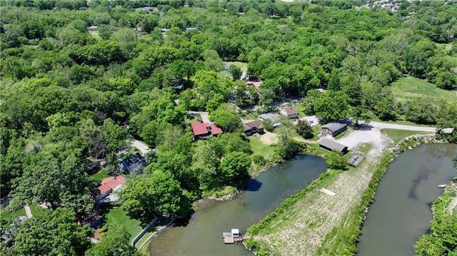 5363 NW Wagon Trail, Houston Lake, MO 64151